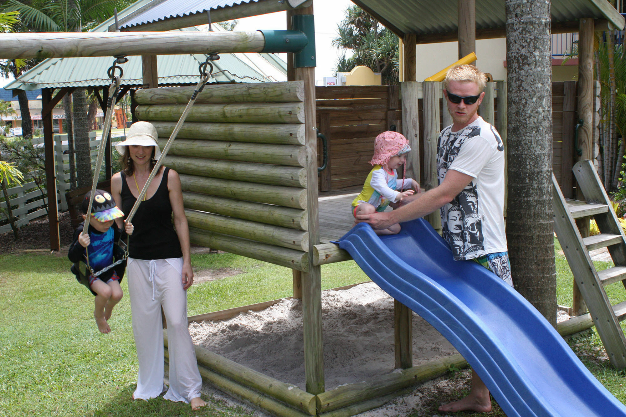 ריינבואו ביץ' Rainbow Getaway Holiday Apartments מראה חיצוני תמונה